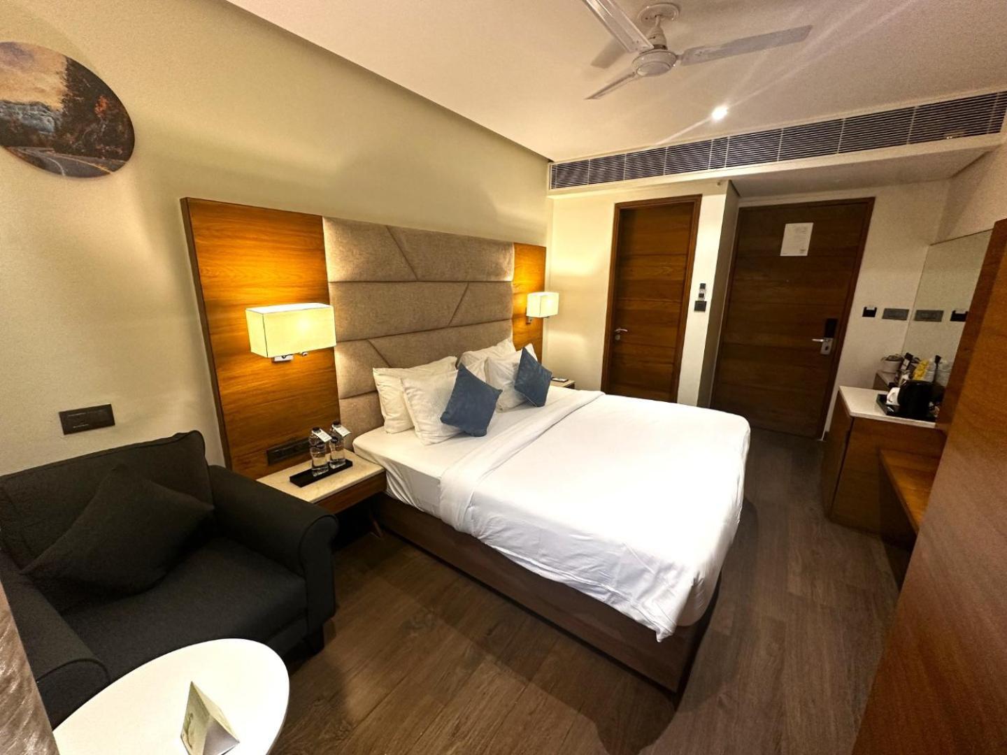 The Glory Suites Near Igi Airport นิวเดลี ภายนอก รูปภาพ