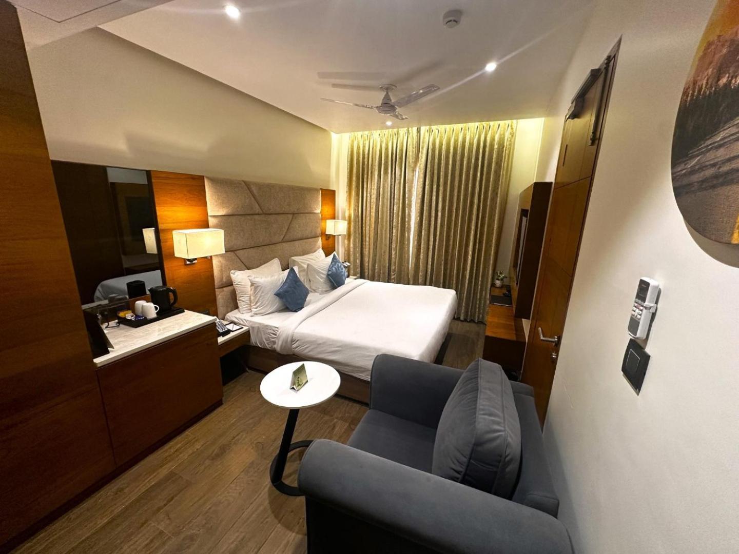 The Glory Suites Near Igi Airport นิวเดลี ภายนอก รูปภาพ